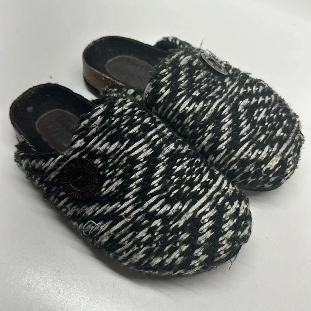 Muk Luks Slippers Clogs Slip On Open Mules Shoes Knit Striped Black White Size 6